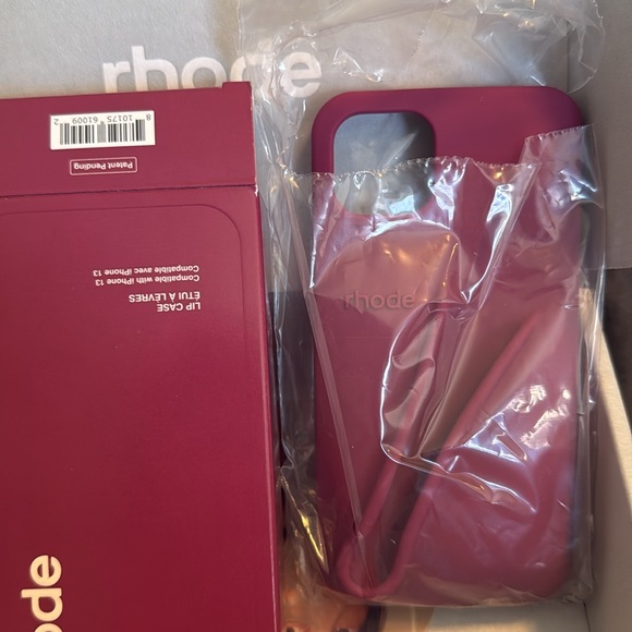 Rhode | Lip Case | Limited Edition | Raspberry Jelly iPhone 13 - Picture 5 of 5